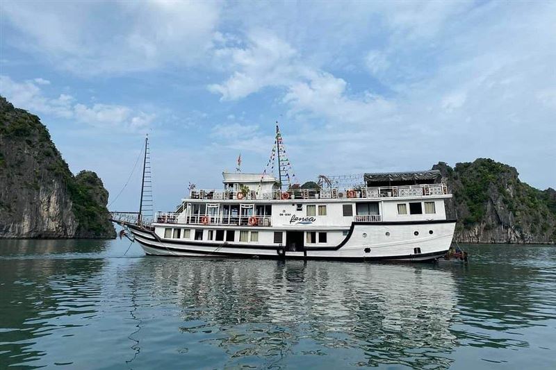 Renea Cruise - Boutique Overnight Cruise in Bai Tu Long Bay (2D1N)